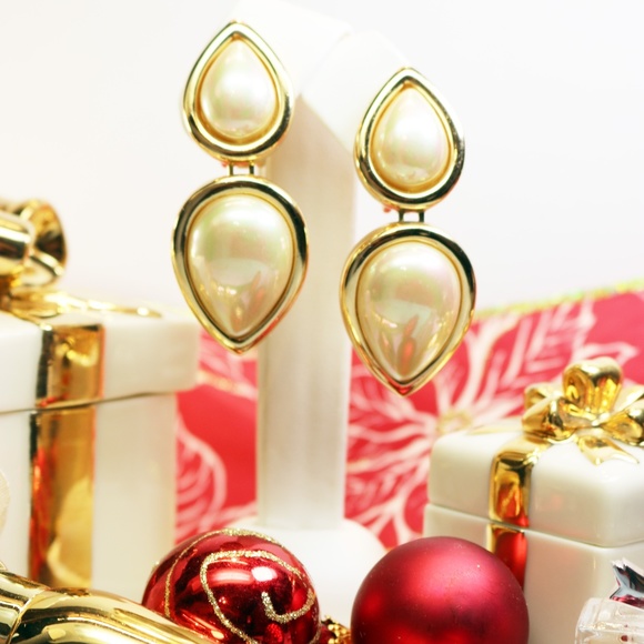 Christian Dior Pearl Cabochon Clip-On Earrings with Gold Plating *Signed* - Picture 16 of 16